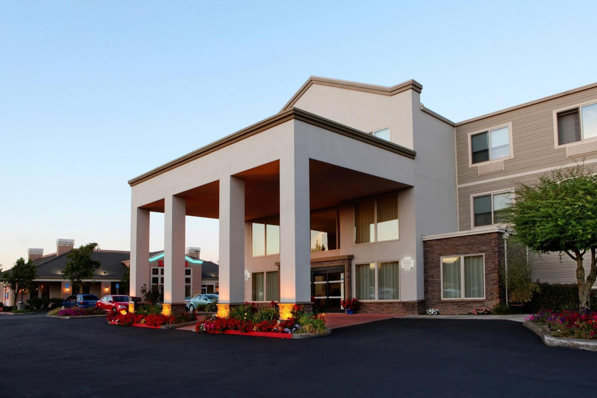 Four Points By Sheraton Portland East Fairview Bagian luar foto