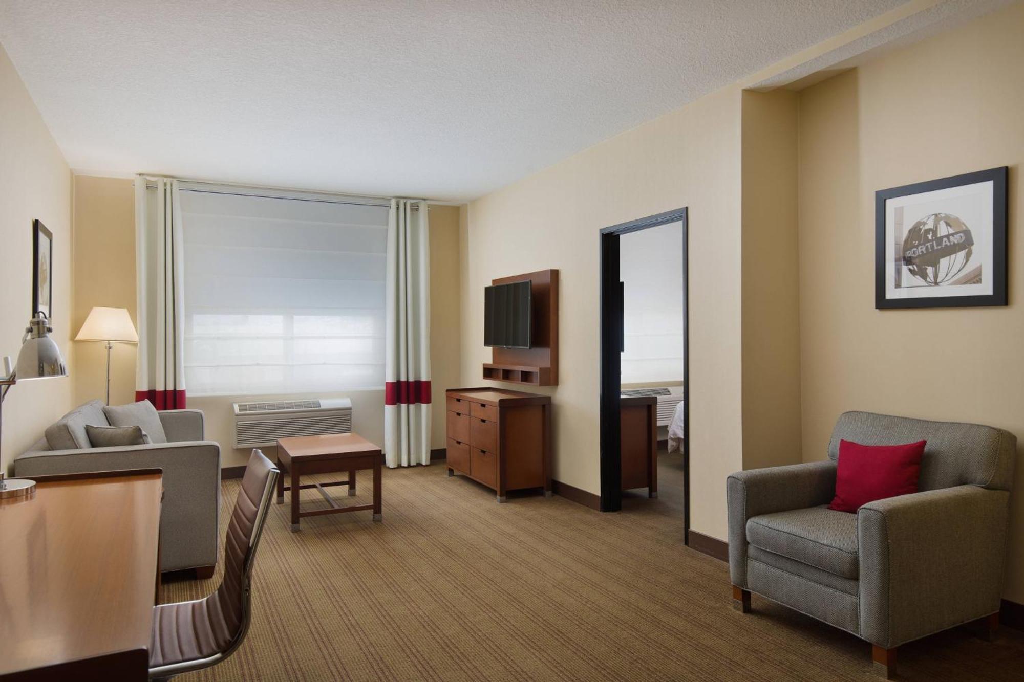 Four Points By Sheraton Portland East Fairview Bagian luar foto